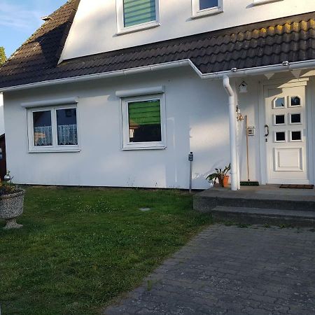 Ferienwohnung Am Teich Lutow エクステリア 写真