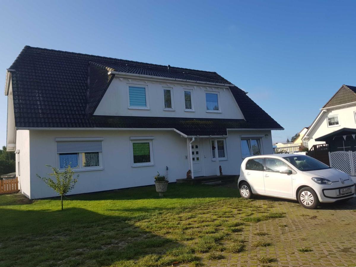 Ferienwohnung Am Teich Lutow エクステリア 写真