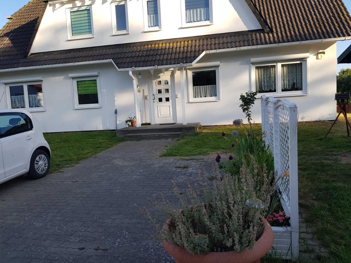 Ferienwohnung Am Teich Lutow エクステリア 写真