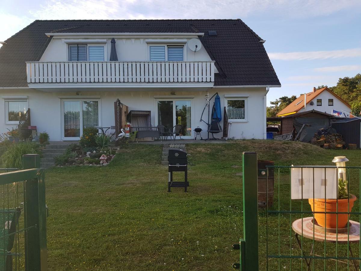 Ferienwohnung Am Teich Lutow エクステリア 写真